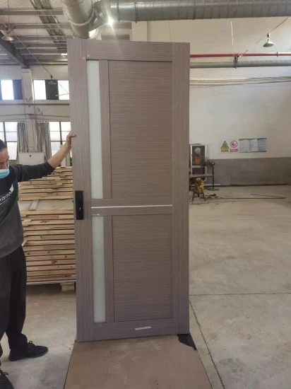 Porta de madeira personalizada para interior com painel de PVC montado em vidro